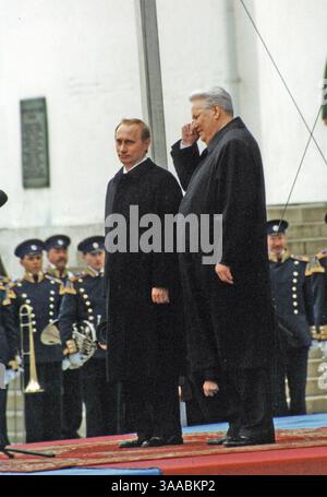 23. April 2007 - Moskau, Russland - der ehemalige russische Präsident Boris Jelzin (1. Februar 1931 C 23. April 2007) ist heute im Alter von 76 Jahren gestorben. Jelzin wurde Russlands erster demokratisch gewählter Präsident der Russischen Föderation, nachdem Michail Gorbatschow im Dezember 1991 als sowjetischer Führer zurücktrat. IM BILD: Wladimir Putin und Boris Jelzin. (Kreditbild: © PhotoXpress/ZUMA Press) EINSCHRÄNKUNGEN: NUR Rechte in Nord- und Südamerika Stockfoto