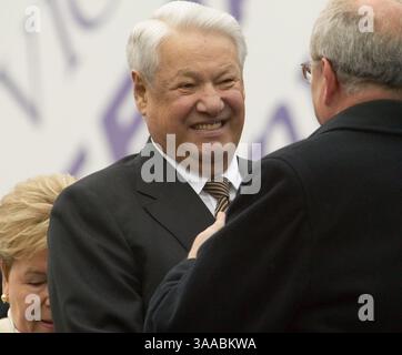 23. April 2007 - Moskau, Russland - der ehemalige russische Präsident Boris Jelzin (1. Februar 1931 C 23. April 2007) ist heute im Alter von 76 Jahren gestorben. Jelzin wurde Russlands erster demokratisch gewählter Präsident der Russischen Föderation, nachdem Michail Gorbatschow im Dezember 1991 als sowjetischer Führer zurücktrat. IM BILD: Militärparade auf dem Roten Gebiet, gewidmet dem 60. Jahrestag des Sieges über den Großen Innenkrieg. Auf einem Bild: Der erste russische Präsident Boris Jelzin. (Kreditbild: © PhotoXpress/ZUMA Press) EINSCHRÄNKUNGEN: NUR Rechte in Nord- und Südamerika Stockfoto