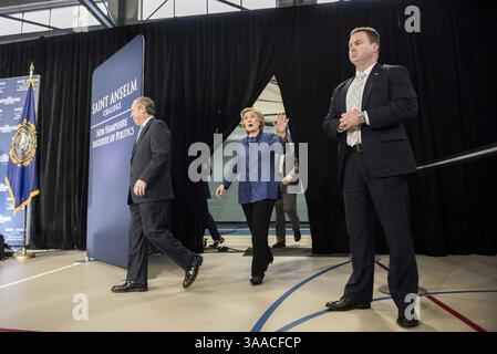 28. Oktober 2015 - Manchester, New Hampshire, USA - Hillary Clinton tritt am Mittwoch, 28. Oktober 2015, am St. Anselm College in Manchester, New Hampshire bei. (Bild: © Ryan McBride via ZUMA Wire) Stockfoto
