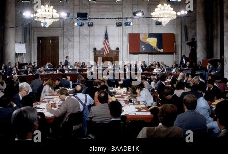 9. November 2015 - Washington, District of Columbia, Vereinigte Staaten von Amerika - Washington, DC. 5-1-1987. Gemeinsame Anhörungen des Repräsentantenkomitees zur Untersuchung von geheimen Waffentransaktionen mit Iran und des Senatskomitees für geheime Militärhilfe für den Iran und die nicaraguanische OppositionÃ'bald als Ã'Iran-Contra Hearings.Ã“ bekannt sein.Credit: Mark Reinstein (Kreditbild: © Mark Reinstein/Via ZUMA Wire) Stockfoto
