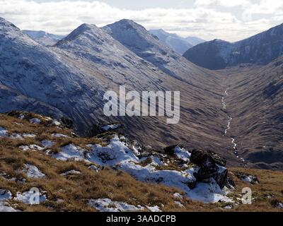 Buachaille Etive Beag und Lairig Eilde aus A' Chailleach, Glencoe, Schottland Stockfoto