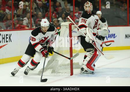 22. Oktober 2015: Damon Severson (28), Verteidiger der New Jersey Devils, während des NHL-Spiels zwischen den New Jersey Devils und den Ottawa Senators im Canadian Tire Centre in Ottawa, Ontario, Kanada. Daniel Lea/CSM(Bild: © Daniel Lea/CSM via ZUMA Wire) Stockfoto
