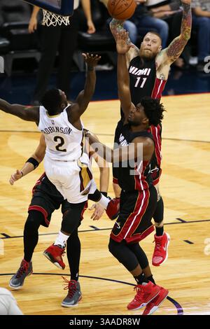 23. Oktober 2015: Die New Orleans Pelicans schützen Nate Robinson (2) während des Spiels zwischen den Miami Heat und den New Orleans Pelicans im Smoothie King Center in New Orleans, LA. Stephen Lew/CSM(Bild: © Stephen Lew/CSM via ZUMA Wire) Stockfoto
