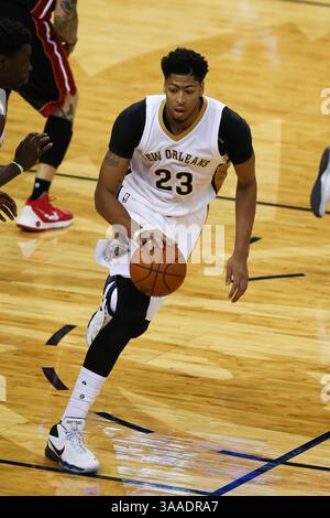 23. Oktober 2015: New Orleans Pelicans Stürmer Anthony Davis (23) während des Spiels zwischen den Miami Heat und den New Orleans Pelicans im Smoothie King Center in New Orleans, LA. Stephen Lew/CSM(Bild: © Stephen Lew/CSM via ZUMA Wire) Stockfoto