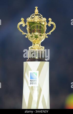 31. Oktober 2015: Die Trophäe Webb Ellis wird am Ende des Rugby World Cup Finales zwischen Neuseeland und Australien im Twickenham Stadium in London gezeigt. (Foto: Rob Munro/Stewart Communications/CSM)(Bild: © Rob Munro/CSM via ZUMA Wire) Stockfoto