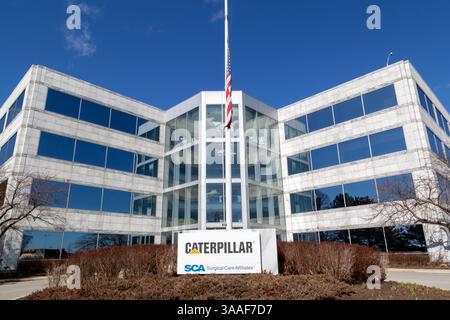 Deerfield, Illinois, USA - 27. März 2022: Globaler Hauptsitz von Caterpillar in Deerfield, Illinois, USA. Stockfoto
