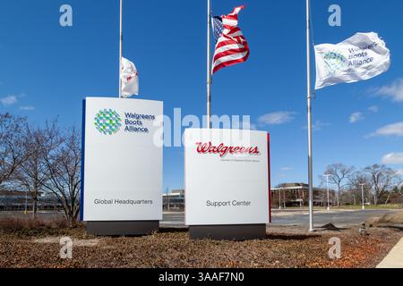 Deerfield, IL, USA – 27. März 2022: Walgreens Boots Alliance und Walgreens unterzeichnen ihre Unterschrift in Deerfield, Illinois, USA. Stockfoto