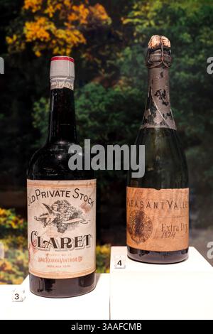 Alte Flasche Wein, Corning Museum of Glass. Corning, NY, USA Stockfoto