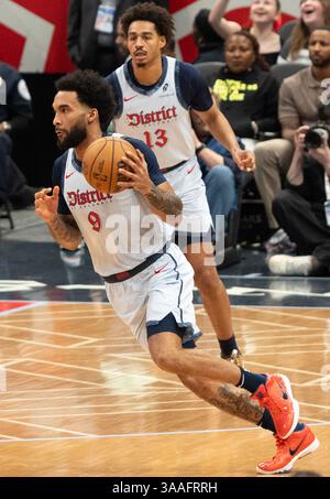 Washington, USA. 31. März 2025. WASHINGTON, DC - MÄRZ 31: Washington Wizards stürzt Justin Champagnie (9) auf den Angriff während eines NBA-Spiels zwischen den Washington Wizards und den Miami Heat am 31. März 2025 in der Capital One Arena in Washington, DC. (Foto: Tony Quinn/SipaUSA) Credit: SIPA USA/Alamy Live News Stockfoto