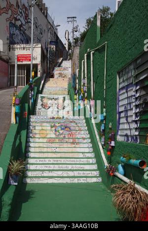 Die Batman Alley (Beco do Batman) berühmte Graffiti-Treppenbilder in Vila Madalena, Sao Paulo, Brasilien Stockfoto