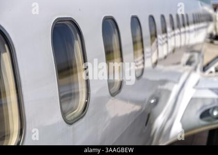 Detail eines Privatjets, der am Flughafen parkt Stockfoto