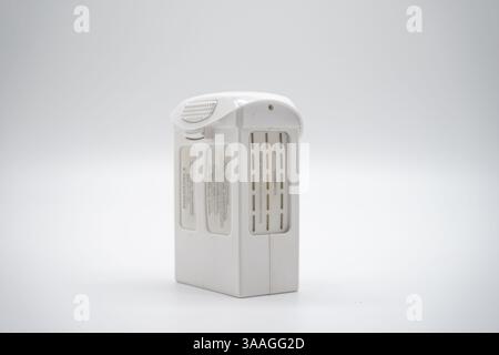 Bangkok, Thailand - 26. März 2022, das Batteriemodell für Phantom 4 Pro in Thailand auf weißem Hintergrund, ist es bereit für den Weiterverkauf auf dem Internet-Kanal. Stockfoto