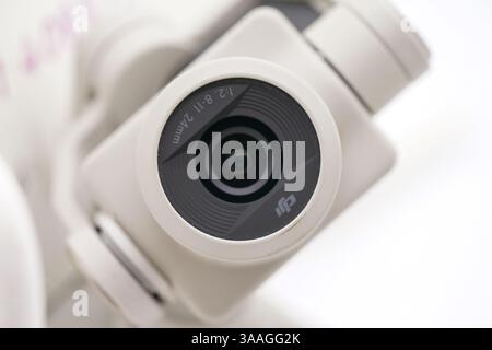 Bangkok, Thailand - 26. März 2022, Kameraobjektiv von Phantom 4 pro ist Censor Micro 4 3 und 24 mm. Es ist nicht mehr in Produktion. Für das neueste in DJI-Technik Stockfoto