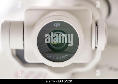Bangkok, Thailand - 26. März 2022, Kameraobjektiv von Phantom 4 pro ist Censor Micro 4 3 und 24 mm. Es ist nicht mehr in Produktion. Für das neueste in DJI-Technik Stockfoto