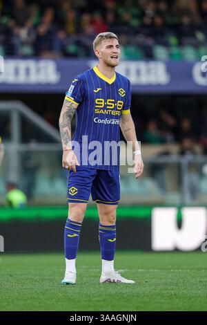 Parma, Italien. 31. März 2025. Nicolas Valentini von Hellas Verona FC während des italienischen Fußballspiels der Serie A Hellas Verona gegen Parma Calcio im Marc'Antonio Bdentegodi Stadion. Endergebnis Hellas Verona FC 0: 0 Parma Calcio Credit: SOPA Images Limited/Alamy Live News Stockfoto