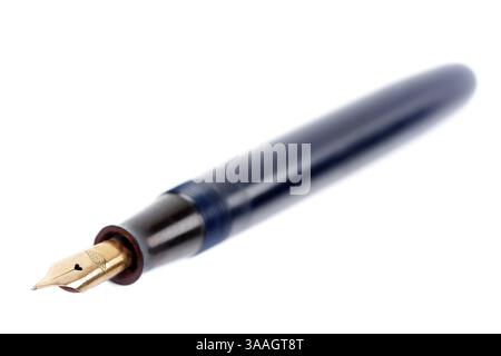 Die alten Stift mit Goldfeder isoliert auf weißem Hintergrund Stockfoto
