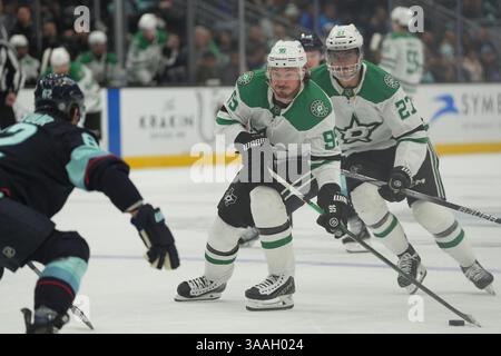 Seattle, Washington, USA. 31. März 2025. Dallas Stars Center Matt Duchene (95) schoss in der ersten Phase eines NHL-Spiels gegen die Seattle Kraken in der Climate Pledge Arena in Seattle, Washington am 31. März 2025. (Foto Nate Koppelman/Alamy Live News) Stockfoto