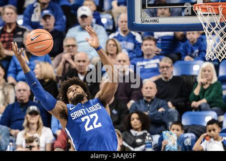 März 2018: St. Louis, Missouri, USA S - Stürmer der St. Louis University HASAHN FRENCH (22) holt einen Rebound in einem Spiel, bei dem St. Bonaventure Saint Louis am Samstag, den 3. März 2018, mit 64-56 Punkten besiegt, ausgetragen in der Chaifetz Arena in St. Louis, MO (Foto Richard Ulreich / ZUMA Press) (Foto: © Richard Ulreich via ZUMA Wire) Stockfoto