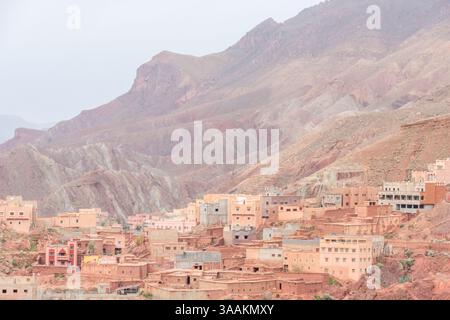 Blick auf ein Dorf im Dades-Tal in Marokko Stockfoto