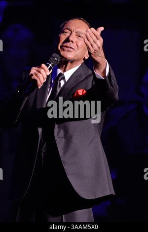13. Januar 2016 - Fort Lauderdale, Florida, Vereinigte Staaten von Amerika - FORT LAUDERDALE, FL - 13. JANUAR: Paul Anka tritt im Broward Center auf. Paul Albert Anka, OC, ist ein kanadischer Sänger, Songwriter und Schauspieler am 13. Januar 2016 in Fort Lauderdale, Florida. (Kreditbild: © Storms Media Group/SMG via ZUMA Wire) Stockfoto