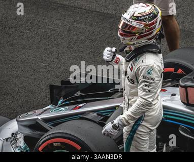12. Mai 2018 – Barcelona, Katalonien, Spanien – LEWIS HAMILTON (GBR) feiert nach der Pole-Position für den spanischen GP auf dem Circuit de Barcelona – Katalonien (Foto: © Matthias Oesterle Via ZUMA Wire) Stockfoto