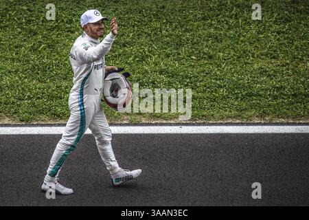 12. Mai 2018 – Barcelona, Katalonien, Spanien – LEWIS HAMILTON (GBR) feiert nach der Pole-Position für den spanischen GP auf dem Circuit de Barcelona – Katalonien (Foto: © Matthias Oesterle Via ZUMA Wire) Stockfoto
