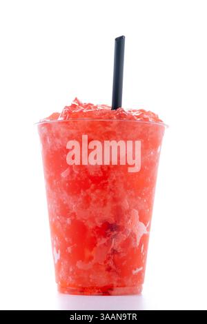 Erfrischender kalter Sommer Slushie isoliert auf weißem Hintergrund Stockfoto