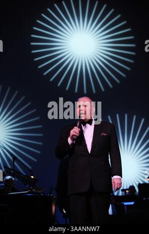 5. Januar 2008 - Hollywood, Florida, Vereinigte Staaten von Amerika - HOLLYWOOD, FL - 05. JANUAR: Frank Sinatra Jr tritt am 5. Januar 2008 im Seminole Hard Rock Hotel & Casino in Hollywood, Florida auf...Leute: Frank Sinatra Jr. (Credit Image: © Storms Media Group/SMG via ZUMA Wire) Stockfoto