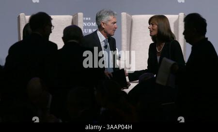 7. April 2018 - Chicago, IL, USA - der Vorsitzende der US-Notenbank Jerome Powell trifft am Freitag, 6. April 2018, im Economic Club of Chicago ein Mittagessen im Hilton Chicago ein. (Bild: © Antonio Perez/TNS via ZUMA Wire) Stockfoto