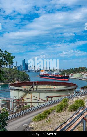 Der 110 Tonnen schwere Großkraftstofffrachter ELANDRA TERN parkte am Viva Energy Australia Gore Bay Terminal in Sydney, Australien Stockfoto