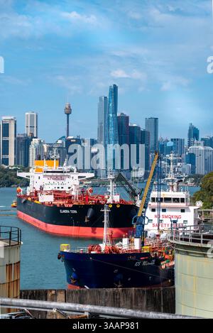 Der 110 Tonnen schwere Großkraftstofffrachter ELANDRA TERN parkte am Viva Energy Australia Gore Bay Terminal in Sydney, Australien Stockfoto