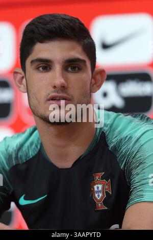 30. Mai 2018 - Oeiras, Portugal - der portugiesische Stürmer Goncalo Guedes nimmt am 30. Mai 2018 an einer Pressekonferenz Teil, bevor er im Trainingslager Cidade do Futebol (Fußballstadt) in Oeiras, am Stadtrand von Lissabon, vor den Vorbereitungsspielen der FIFA-Weltmeisterschaft Russland 2018 gegen Belgien und Algerien zu einem Trainingslager ausgetragen wird........... Während des portugiesischen Fußballspiels Sporting CP gegen Vitoria Guimaraes im Alvadade-Stadion in Lissabon am 5. März 2017. Foto: Pedro Fiuzaduring beim portugiesischen Cup-Finale am 20. Mai 2015 die CD Aves vs Sporting CP im Jamor-Stadion in Oeiras, am Stadtrand von Lissabon. Stockfoto