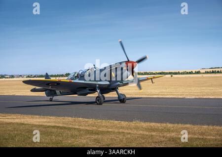 Spitfire auf dem IWM Duxford Flugplatz, Großbritannien Stockfoto