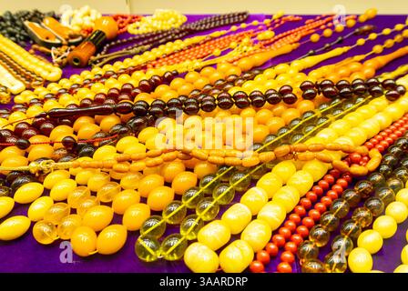 Istanbul, Türkei, bunte türkische Gebetskerlen (Tesbih) auf einem Markt in Istanbul Stockfoto