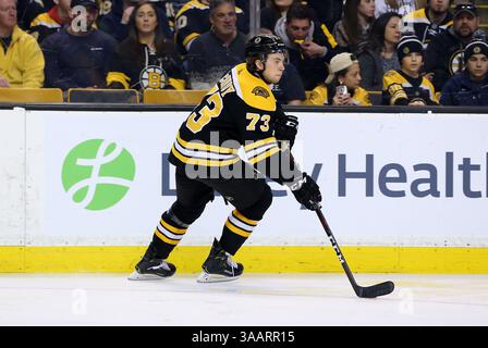 April 2018; Boston, MA, USA; Charlie McAvoy (73), Verteidiger der Boston Bruins, spielte während eines NHL-Spiels zwischen den Florida Panthers und Boston Bruins im TD Garden. Florida besiegte Boston mit 4:2. Anthony Nesmith/CSM(Credit Image: &Copy; Anthony Nesmith/CSM via ZUMA Wire) Stockfoto