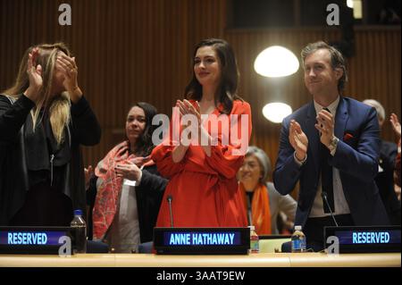 31. Dezember 2008 - Manhattan, New York, VEREINIGTE Staaten von Amerika - NEW YORK, VEREINIGTE Staaten von Amerika - 8. MÄRZ: Schauspielerin und Botschafterin der Vereinten Nationen für guten Willen Anne Hathaway hält eine Rede während einer Veranstaltung zum Internationalen Frauentag am 8. März 2017 im Hauptsitz der Vereinten Nationen in New York, Vereinigte Staaten...People: Anne Hathaway (Credit Image: © SMG via ZUMA Wire) Stockfoto