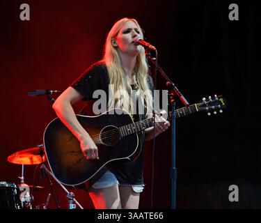 6. August 2016 - West Palm Beach, Florida, Vereinigte Staaten von Amerika - WEST PALM BEACH, FL - 06. AUGUST: Holly Williams tritt am 6. August 2016 im Perfect Vodka Amphitheater in West Palm Beach, Florida auf...People: Holly Williams..T (Kreditbild: © Storms Media Group/SMG Via ZUMA Wire) Stockfoto