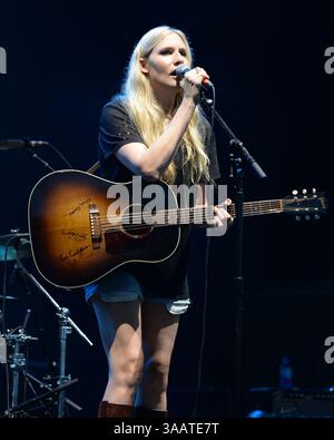 6. August 2016 - West Palm Beach, Florida, Vereinigte Staaten von Amerika - WEST PALM BEACH, FL - 06. AUGUST: Holly Williams tritt am 6. August 2016 im Perfect Vodka Amphitheater in West Palm Beach, Florida auf...People: Holly Williams..T (Kreditbild: © Storms Media Group/SMG Via ZUMA Wire) Stockfoto