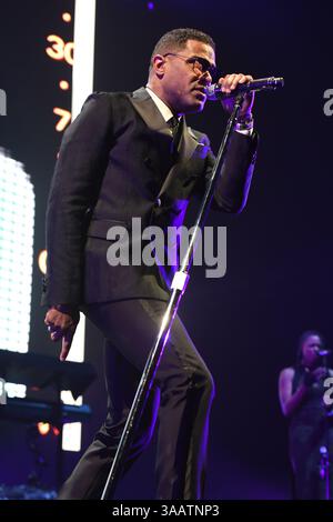 29. November 2016 - Miami Beach, Florida, Vereinigte Staaten von Amerika - MIAMI, FL - 29. NOVEMBER: Maxwell tritt am 29. November 2016 in der AmericanAirlines Arena in Miami, Florida auf. (Kreditbild: © Storms Media Group/SMG via ZUMA Wire) Stockfoto