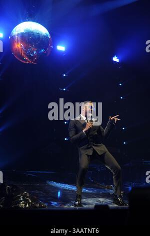 29. November 2016 - Miami Beach, Florida, Vereinigte Staaten von Amerika - MIAMI, FL - 29. NOVEMBER: Maxwell tritt am 29. November 2016 in der AmericanAirlines Arena in Miami, Florida auf. (Kreditbild: © Storms Media Group/SMG via ZUMA Wire) Stockfoto