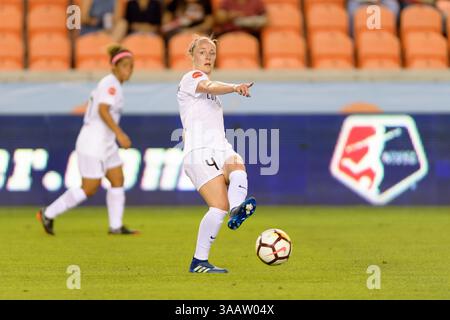 30. März 2018: Houston, Texas, USA - Houston, Texas, USA - Freitag, 30. März 2018: Becky Sauerbrunn während eines regulären Spiels der National Women's Soccer League (NWSL) zwischen den Houston Dash und den Utah Royals FC im BBVA Compass Stadium. (Kreditbild: © Wilf Thorne/ISIPhotos via ZUMA Wire) Stockfoto