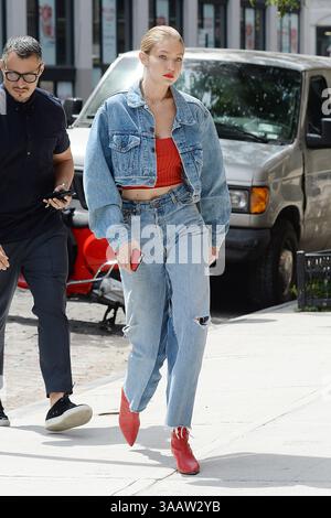 NEW YORK, New YORK - 29. JUNI: Gigi Hadid wurde am 29. Juni 2017 in Manhattan gezeigt... People: Gigi Hadid. (Kreditbild: © SMG via ZUMA Wire) Stockfoto