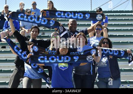 31. März 2018 - Cary, North Carolina, USA - Cary, NC - Samstag, 31. März 2018: Fans während eines regulären Spiels der National Women's Soccer League (NWSL) zwischen der North Carolina Courage und Sky Blue FC im Stadion von Sahlenâ im WakeMed Soccer Park. (Kreditbild: © Grant Halverson/ISIPhotos via ZUMA Wire) Stockfoto