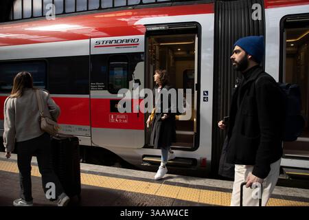 Mailand, Italien. April 2025. Frecciarossa Milano Parigi riprende la trattaMilano - Italia - Cronaca Martedì, 01. April 2025 (Foto di Marco Ottico/Lapresse) Frecciarossa Mailand Paris nimmt die Route Mailand - Italien - Nachrichten Dienstag, 01. April 2025 (Foto Marco Ottico/Lapresse) Credit: LaPresse/Alamy Live News Stockfoto