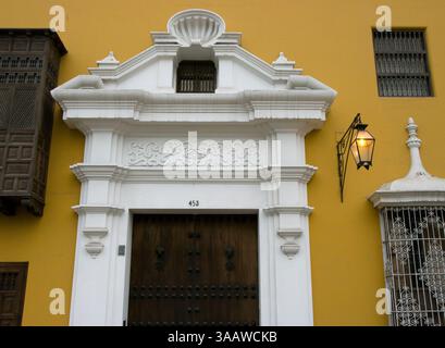 Architektonische Details aus der Kolonialzeit in Trujillo, Peru. Stockfoto