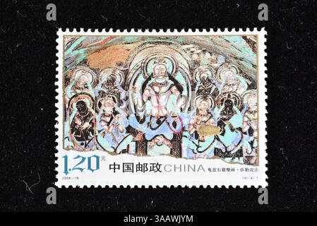 CHINA - CA. 2008: Eine in China gedruckte Briefmarke zeigt Wandgemälde der Qiuci Grottoe, ca. 2008 Stockfoto
