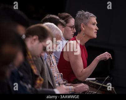 5. April 2018: Washington, District of Columbia, USA – Medienfragen. Dana White, die Assistentin des Verteidigungsministers für öffentliche Angelegenheiten, und Generalleutnant Kenneth F. McKenzie, der Joint Staff Director, informieren die Presse im Pentagon in Washington, D.C. (Credit Image: © DOD/ZUMA Wire/ZUMAPRESS.com) Stockfoto