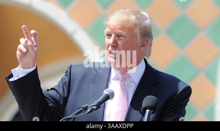 27. Juni 2015 - Manhattan, New York, Vereinigte Staaten von Amerika - NEW YORK, NY - 29. JUNI: DATEIFOTOS - NBCUniversal unterbricht unter dem Druck einer Reihe hispanischer Gruppen am 29. Juni 2015 in New York City seine Geschäftsbeziehungen zum Präsidentschaftskandidaten Donald Trump....Leute: Donald Trump (Kreditbild: © Storms Media Group/SMG via ZUMA Wire) Stockfoto