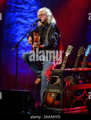 4. Februar 2017 - Fort Lauderdale, Florida, Vereinigte Staaten von Amerika - FORT LAUDERDALE, FL - 04. FEBRUAR: Arlo Guthrie tritt am 4. Februar 2017 im Parker Playhouse in Fort Lauderdale, Florida auf. Leute: Arlo Guthrie (Kreditbild: © SMG Via ZUMA Wire) Stockfoto