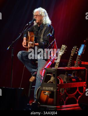 4. Februar 2017 - Fort Lauderdale, Florida, Vereinigte Staaten von Amerika - FORT LAUDERDALE, FL - 04. FEBRUAR: Arlo Guthrie tritt am 4. Februar 2017 im Parker Playhouse in Fort Lauderdale, Florida auf. Leute: Arlo Guthrie (Kreditbild: © SMG Via ZUMA Wire) Stockfoto
